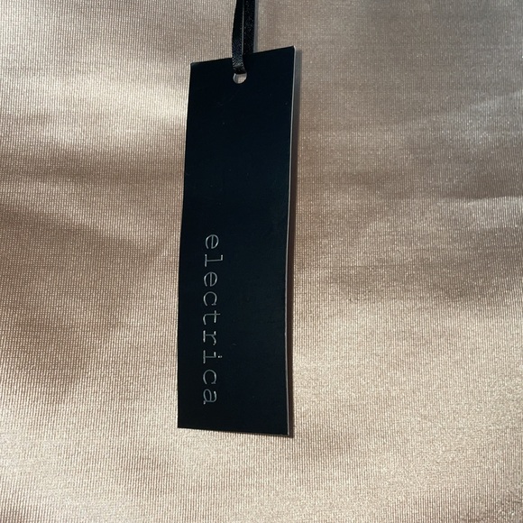 NWT Electrica short sleeve crop top with open back in Shimmery Cream Size L - Picture 2 of 4